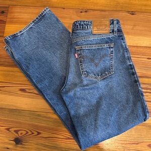 Levi’s low loose, size 27.